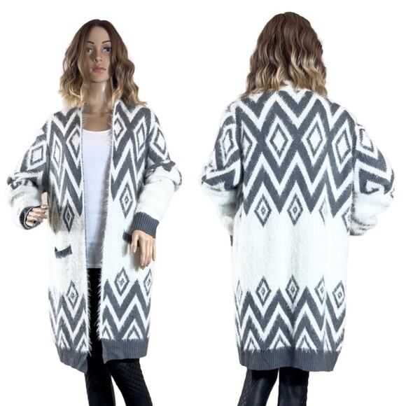 NWOT &Merci Cozy Mohair Grey and White Fuzzy Batik Print Cardigan SZ L$69 - Picture 6 of 10